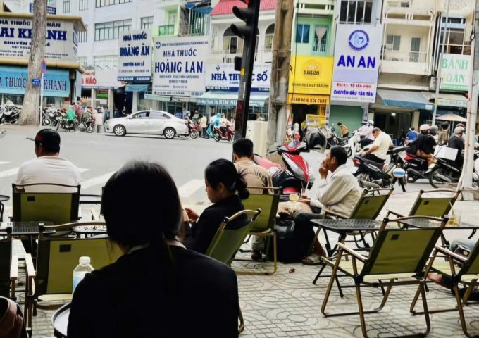 Bán Nhà Mặt Tiền Số: 216 Nguyễn Duy Dương, Phường 3, Quận 10. DT: 4,7 x 19m - 4 Tầng.