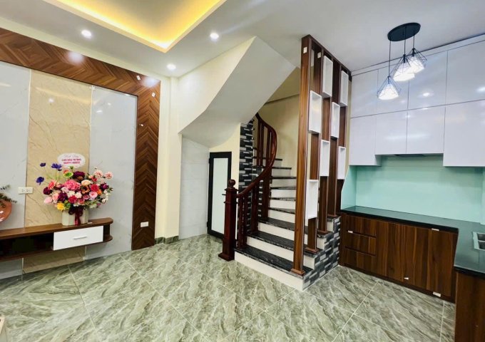 CC  cho thuê nhà nguyên căn ở GIA ĐÌNH, NHÓM 6 NGƯỜI ngõ 193 Phố Nam Dư, Hoàng Mai