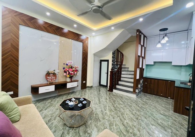 CC  cho thuê nhà nguyên căn ở GIA ĐÌNH, NHÓM 6 NGƯỜI ngõ 193 Phố Nam Dư, Hoàng Mai