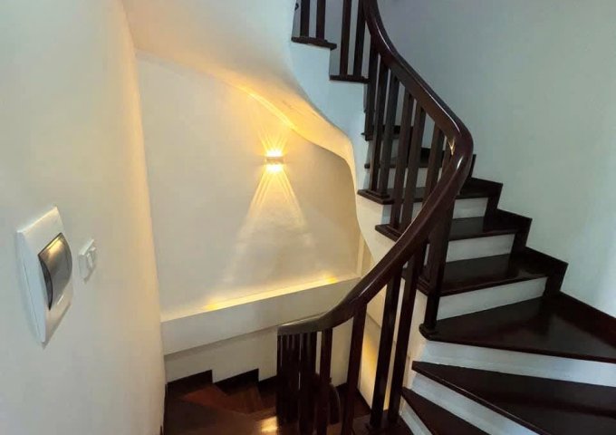 Bán Nhà Nguyễn Đình Thi- Tây Hồ- 5 Tầng Ở Ngay- Lô Góc 2 Thoáng Vĩnh Viễn-Cực Gần Hồ- 7 Tỷ 