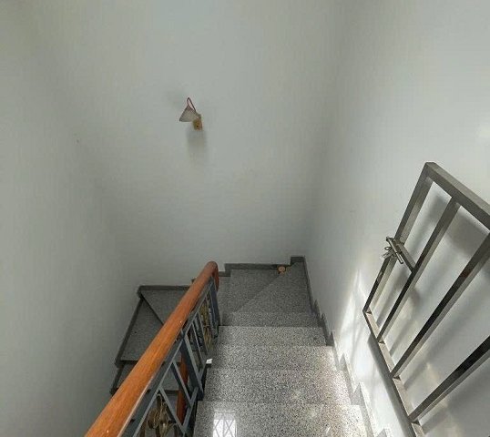 HẺM XE HƠI TRÁNH- XE HƠI NGỦ TRONG NHÀ - SỔ NỞ HẬU - 100M2 - 5 TẦNG - NHÀ CÓ THANG MÁY.TRUNG TÂM Q1 CHỈ 239 TRIỆU/M2