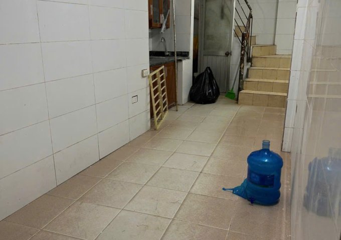 Cần cho thuê nhà ngõ 435 Hồng Hà, Hoàn Kiếm 5 tầng, 30m2, 3 ngủ, 3 vệ sinh, 6.2 triệu/tháng
