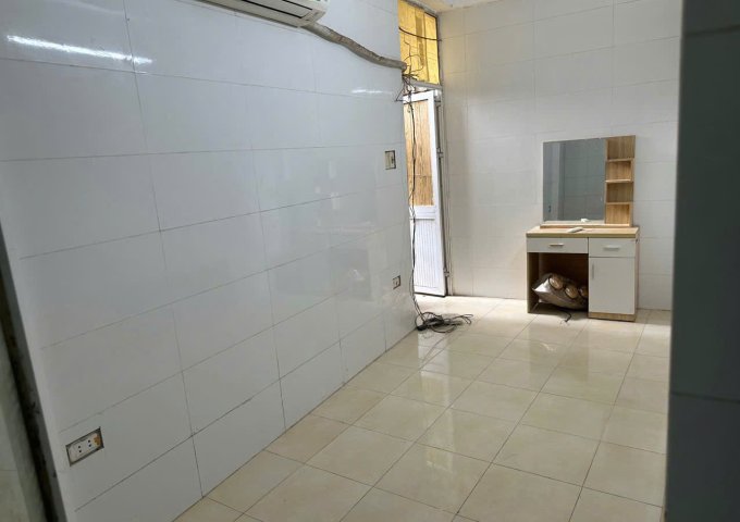Cần cho thuê nhà ngõ 435 Hồng Hà, Hoàn Kiếm 5 tầng, 30m2, 3 ngủ, 3 vệ sinh, 6.2 triệu/tháng