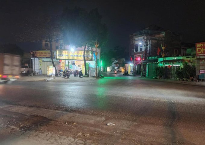 E có mặt bằng kinh doanh ngay ngã ba gần siêu thị Lan Chi Hà Đông cần sang nhượng