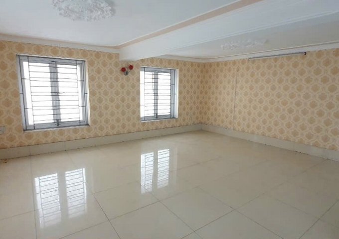 Cho thuê căn nhà mặt đường Trần Phú nở hậu làm cửa hàng kinh doanh hoặc trụ sở văn phòng