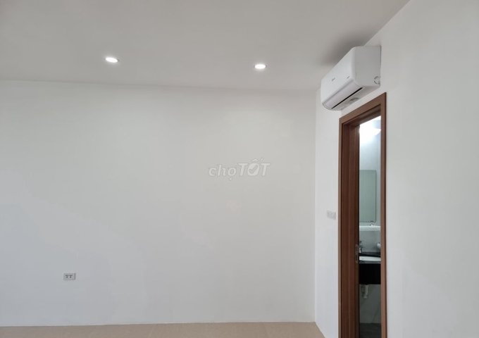 Cho thuê căn hộ 3P ngủ, 2WC DT 92,6m2 Tòa nhà Geleximco 897 Giải Phóng