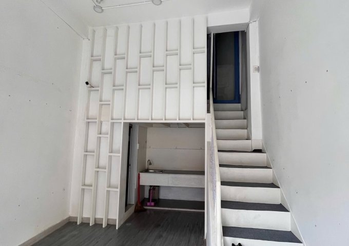 Cho thuê mặt bằng mặt tiền Huỳnh Văn Bánh, quận Phú Nhuận 24m2 giá 9tr3