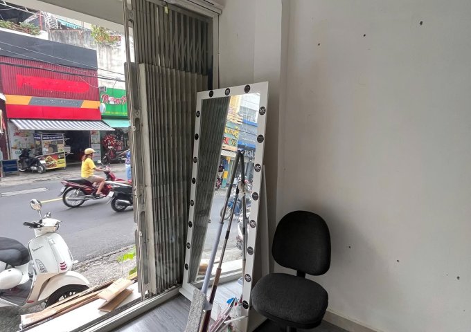 Cho thuê mặt bằng mặt tiền Huỳnh Văn Bánh, quận Phú Nhuận 24m2 giá 9tr3