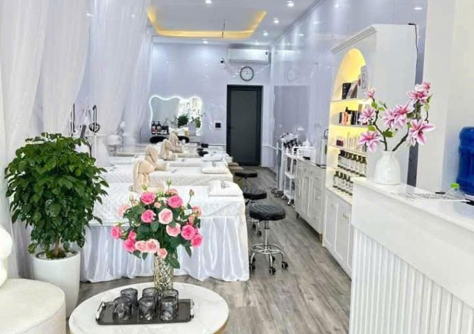 Sang lại Spa đang hoạt động tốt về mảng chăm sóc da, điều trị mụn và gội đầu dưỡng sinh, gội đầu cổ vai gáy