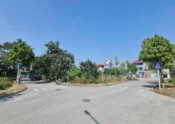 Giảm chào 2 tỷ căn biệt thự đơn lập 202m2 tại trung tâm Đa Tốn, Gia Lâm, đường 16m. Lh 0989894845