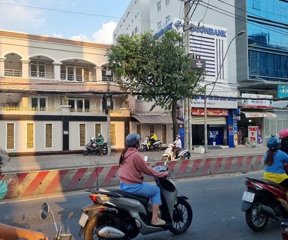 Bán gấp mặt tiền 817 Huỳnh Tấn Phát, P Phú Thuận, quận 7, HCM