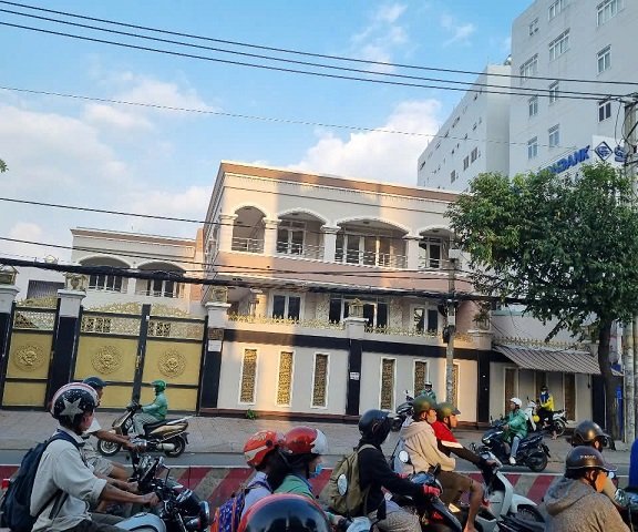 Không dùng đến Bán gấp mặt tiền 817 Huỳnh Tấn Phát, P Phú Thuận, quận 7, HCM