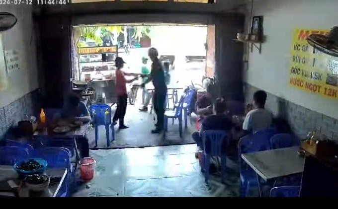 SANG QUÁN CƠM GÀ XỐI MỠ MẶT TIỀN Phan Văn Hớn Q12