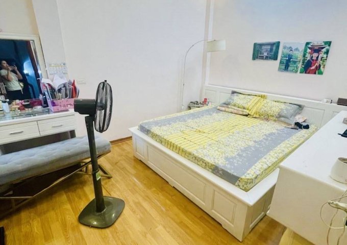 Bán nhà Khương Đình giá 6.8 tỷ, diện tích 36m2, 5 tầng, mặt tiền 4.5m