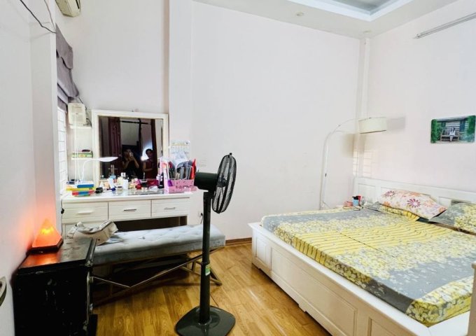 Bán nhà Khương Đình giá 6.8 tỷ, diện tích 36m2, 5 tầng, mặt tiền 4.5m