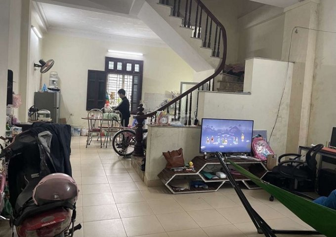 Chính chủ cho thuê nhà 2 tầng 1tum tại ngõ 180 đường Tây Mỗ, quận Nam Từ Liêm, Hà Nội