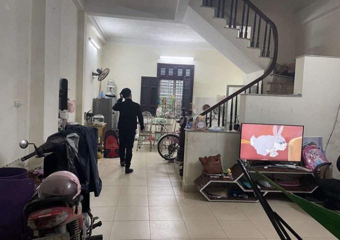 Chính chủ cho thuê nhà 2 tầng 1tum tại ngõ 180 đường Tây Mỗ, quận Nam Từ Liêm, Hà Nội