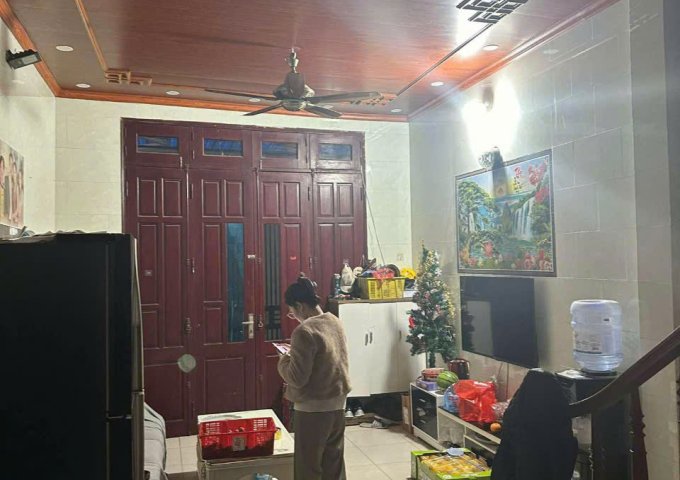 Cho thuê nhà ngõ 47 Phố Nam Dư, Lĩnh Nam, 30m2, 5 tầng, 3 ngủ, 10 Triệu vào ngay