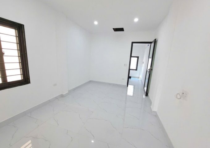 Bán nhà Giáp Bát ,DT 59m ,Giá Hơn 7tỷ ,Ngõ Thông ,oto gần