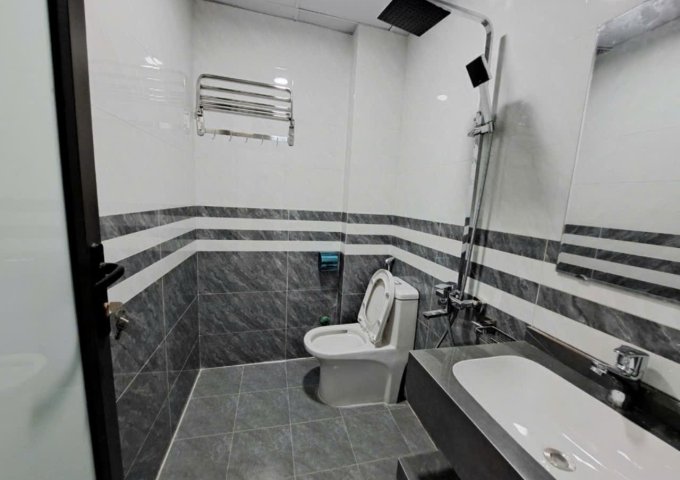 Bán nhà Giáp Bát ,DT 59m ,Giá Hơn 7tỷ ,Ngõ Thông ,oto gần