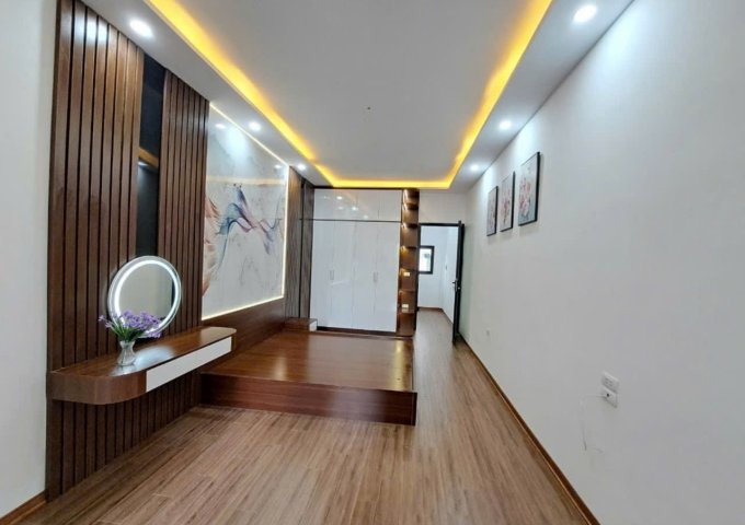 Bán nhà Giáp Bát ,DT 59m ,Giá Hơn 7tỷ ,Ngõ Thông ,oto gần