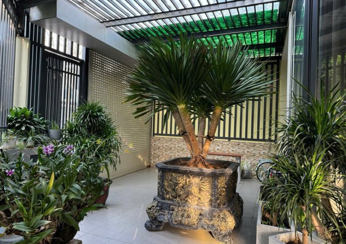 Cần bán nhà biệt thự 4 tầng, vị trí đẹp, góc 2 mặt tiền phường Cát Lái, NT cao cấp