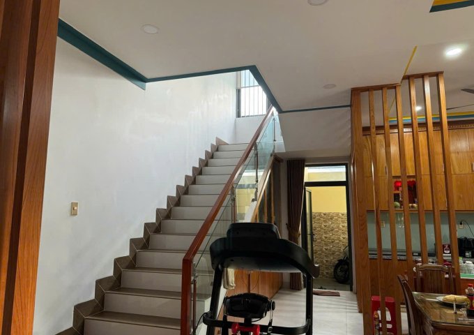 Cần bán nhà biệt thự 4 tầng, vị trí đẹp, góc 2 mặt tiền phường Cát Lái, NT cao cấp