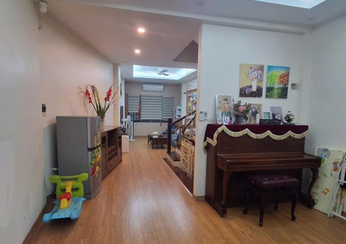 Bán nhà Lê Đại Hành, 42m2, 6 tầng, 15.3 tỷ, ô tô đỗ cửa, kinh doanh đỉnh