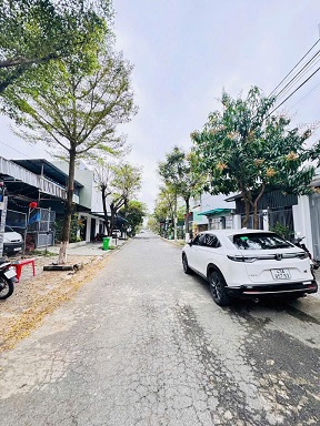 Chào bán căn nhà MT đường 5.5m số nhà Đinh Nhật Tân sau bến xe, nhà móng sẵn 3tầng