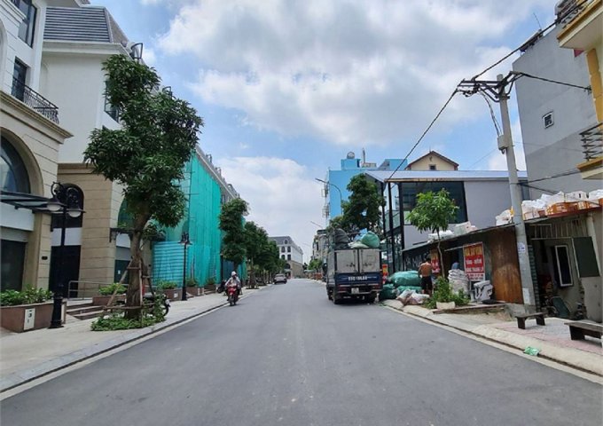 Bán nhà tại Cự Khối, Long Biên, Hà Nội. 6 tầng 51m2, thang máy, xe 16 chỗ đậu cửa.