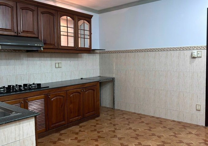 Cho thuê nhà nguyên căn tại mặt tiền Ngô Gia Tự, Phường 2, Quận 10, TP HCM