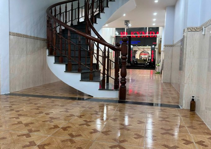 Cho thuê nhà nguyên căn tại mặt tiền Ngô Gia Tự, Phường 2, Quận 10, TP HCM