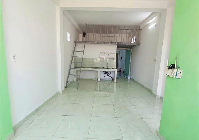 Cho thuê phòng trong nhà nguyên căn ( tầng 2)