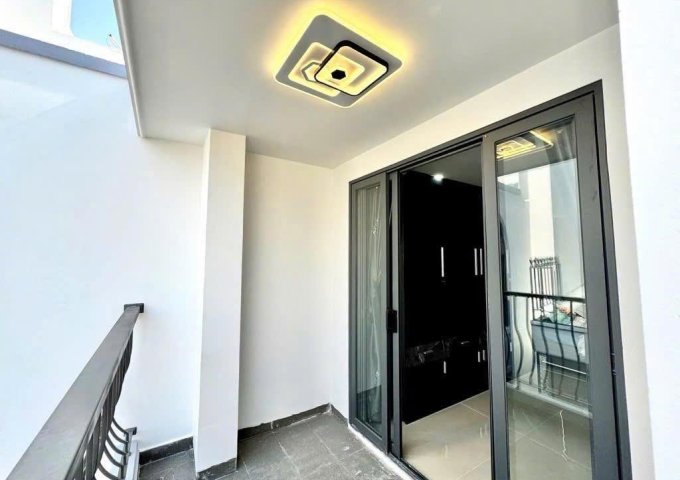 --Bán nhà phường 9, đường Lạc Long Quân Tân Bình; (5,1*21) - sang trọng