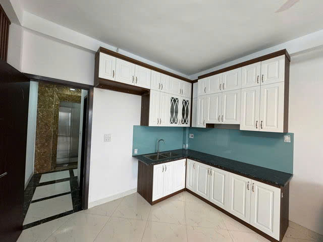 NHÀ MỚI- ĐẸP PHỐ ĐỨC GIANG- LONG BIÊN,40 M2.6 TẦNG, MT  3.7M, 10.45 TỶ.