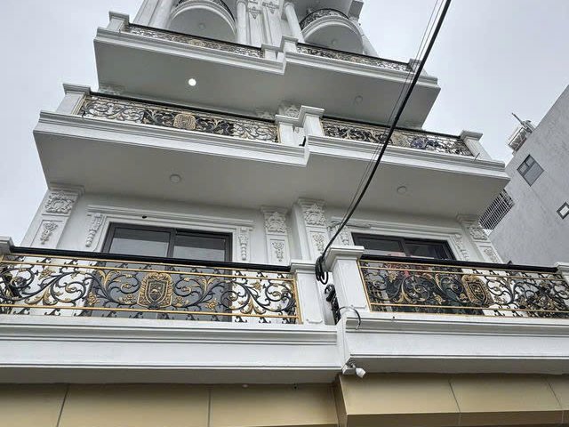 NHÀ MỚI- ĐẸP PHỐ ĐỨC GIANG- LONG BIÊN,40 M2.6 TẦNG, MT  3.7M, 10.45 TỶ.