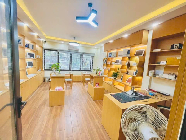 Chính chủ cần Cho thuê lại 1 phần không gian Show room 286 Thái Hà - mặt bằng ở tầng 2