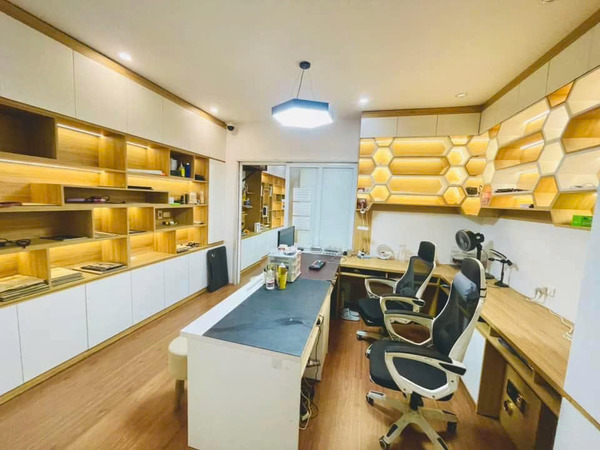 Chính chủ cần Cho thuê lại 1 phần không gian Show room 286 Thái Hà - mặt bằng ở tầng 2