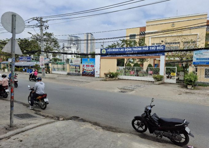 Bán nhà mặt phố trung tâm  bình trưng tây  Q.2, 180m², 11.2 tỷ, 4PN, 4WC, sổ đỏ