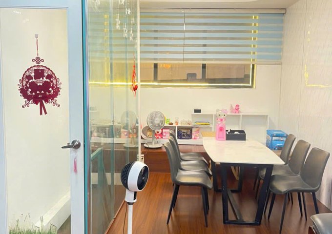 Bán Nhà mặt tiện đường Hồng Bàng DT-4x18m - SHR-3 Tầng mới xây.