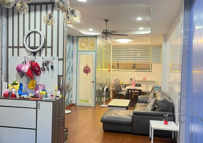 Bán Nhà mặt tiện đường Hồng Bàng DT-4x18m - SHR-3 Tầng mới xây.