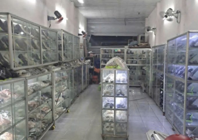 CHÍNH CHỦ CẦN SANG TIỆM GIÀY DÉP Địa chỉ: 143 đường Thoại Ngọc Hầu p Phú Thạnh, Tân Phú, TPHCM