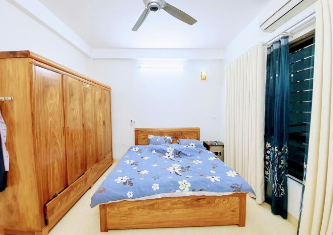 Cần bán nhanh, ngõ rộng, chủ đang ở, đường Cự Khối. Giá hạt dẻ nhỉnh 4 tỷ	