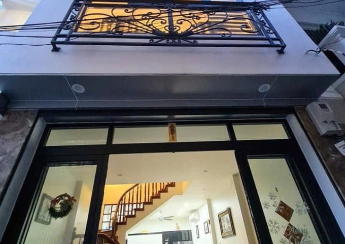 Cần bán nhanh, ngõ rộng, chủ đang ở, đường Cự Khối. Giá hạt dẻ nhỉnh 4 tỷ	