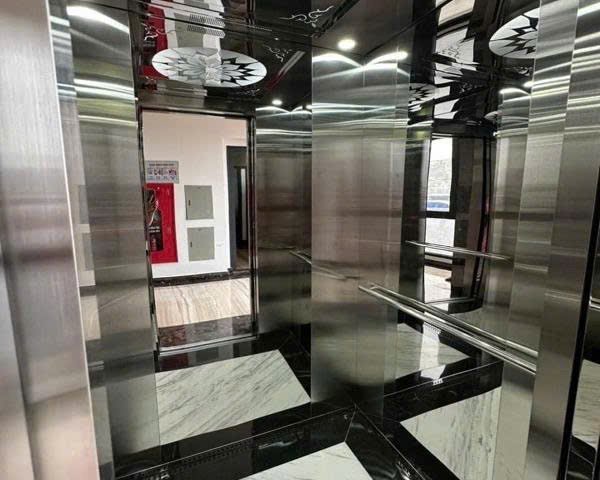 Nhà mặt phố Đoàn Thị Điểm 160m2 9T thang máy 3 thoáng dòng tiền 200tr/tháng