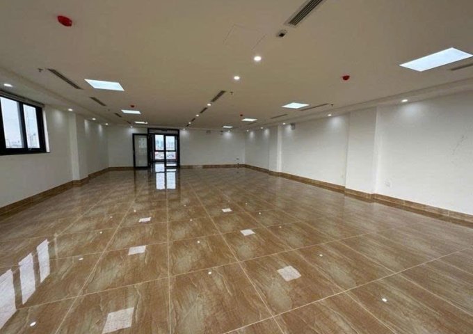 Nhà mặt phố Đoàn Thị Điểm 160m2 9T thang máy 3 thoáng dòng tiền 200tr/tháng