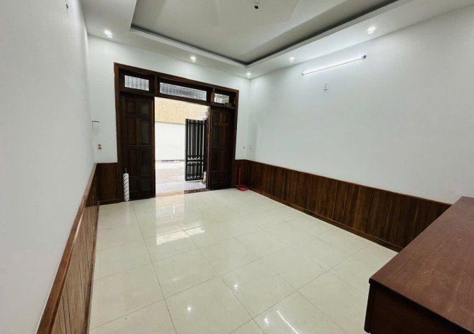 Chính chủ cần cho thuê Nhà mặt tiền 64m2, đường Lã Xuân Oai, P. Long Trường, TP. Thủ Đức