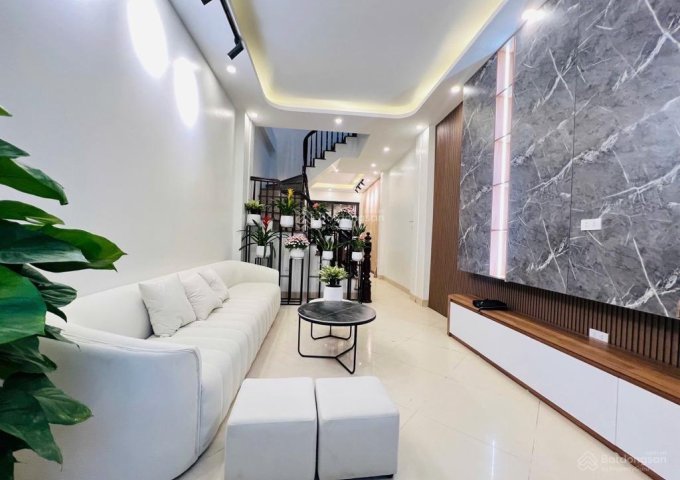 CẦN B.ÁN GẤP KIM GIANG 35M2,X 4 TẦNG, Ô TÔ ĐỖ CỔNG, 4 NGỦ. 5 TỶ HƠN