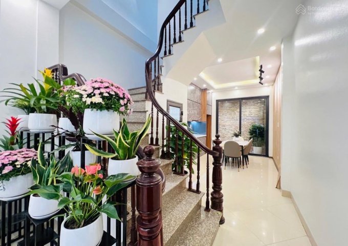 CẦN B.ÁN GẤP KIM GIANG 35M2,X 4 TẦNG, Ô TÔ ĐỖ CỔNG, 4 NGỦ. 5 TỶ HƠN