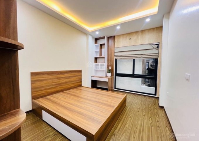 CẦN B.ÁN GẤP KIM GIANG 35M2,X 4 TẦNG, Ô TÔ ĐỖ CỔNG, 4 NGỦ. 5 TỶ HƠN